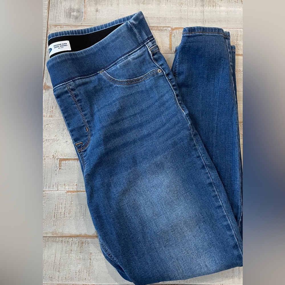 Old Navy Rockstar Super Skinny Mid Rise , Short Jean Leggings